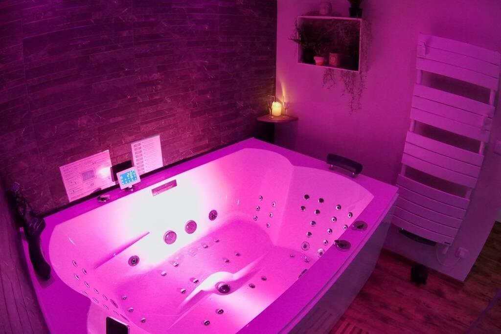 Spa Privatif Love Room, Le Hammam Et Bulles, Chez Nuits Chartraines Σαρτρ Εξωτερικό φωτογραφία