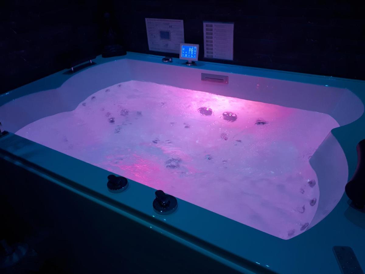 Spa Privatif Love Room, Le Hammam Et Bulles, Chez Nuits Chartraines Σαρτρ Εξωτερικό φωτογραφία