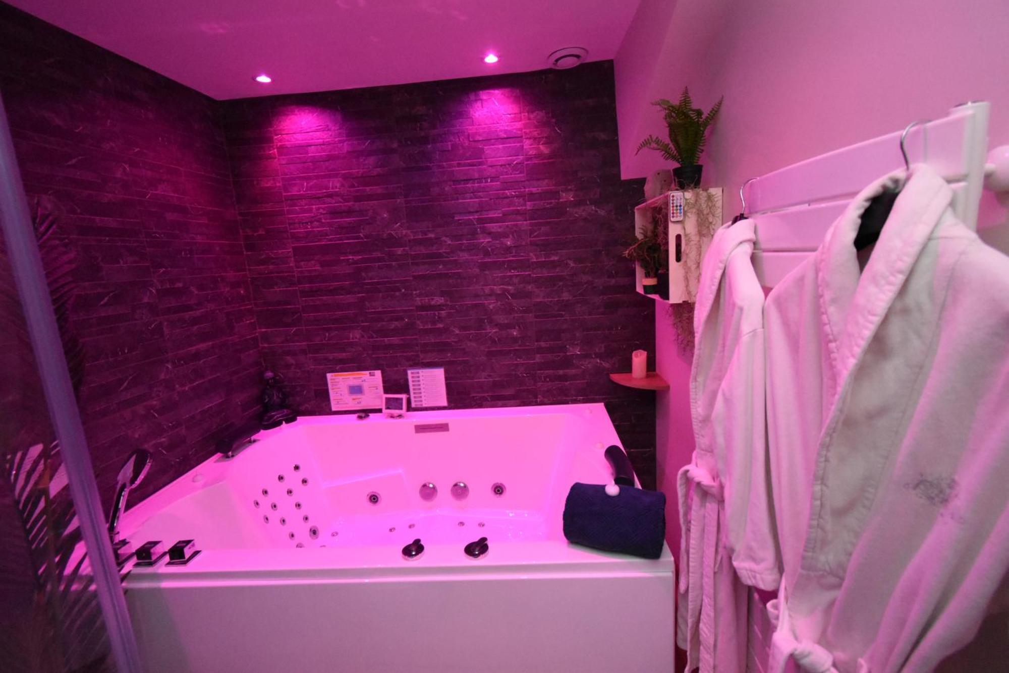 Spa Privatif Love Room, Le Hammam Et Bulles, Chez Nuits Chartraines Σαρτρ Εξωτερικό φωτογραφία